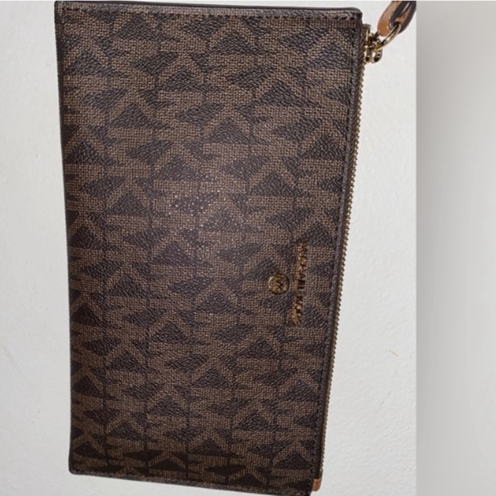 Authentic MICHAEL KORS wristlet